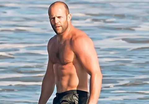 Jason Statham era să moară înecat în Marea Neagră