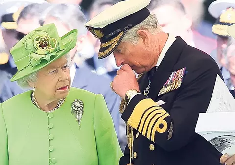 Regina Marii Britanii o vrea cât mai departe de familia ei pe Camilla Parker-Bowles! 50.000.000 $ ca să divorţeze de prinţul Charles