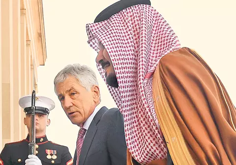 Prinţ saudit jefuit de bărbaţi înarmaţi cu puşti Kalaşnikov