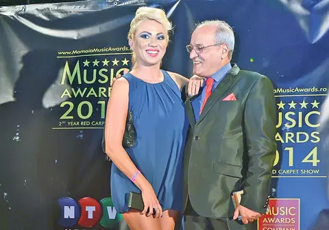 Nelu Ploieşteanu a dezbrăcat-o pe Roxana Marcu din... priviri