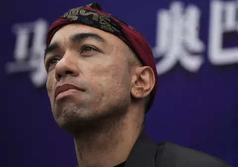 Fratele lui Obama ajută orfanii din China!