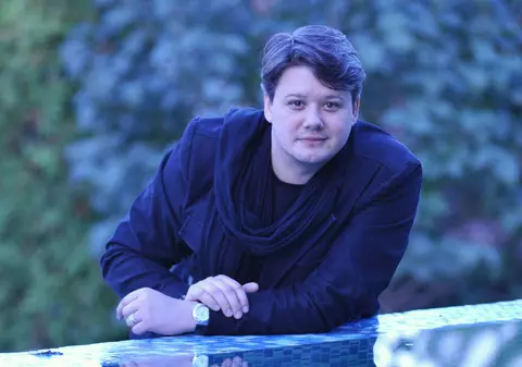 FUEGO s-a UDAT, dar NU CA TOATĂ LUMEA! CUM şi DE CE şi-a TURNAT artistul APĂ CU GHEAŢĂ? VIDEO