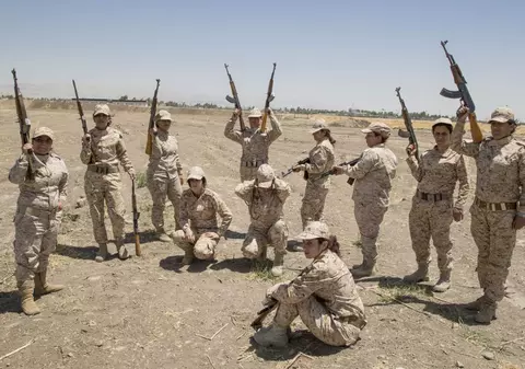 Ele se pregătesc să-i înfrunte pe islamişti! Cum se antrenează singurul batalion de femei din armata kurzilor irakieni | FOTO 