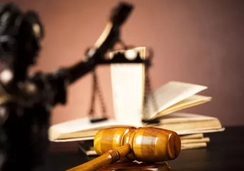 Prodecanul şpăgar, trimis în judecată