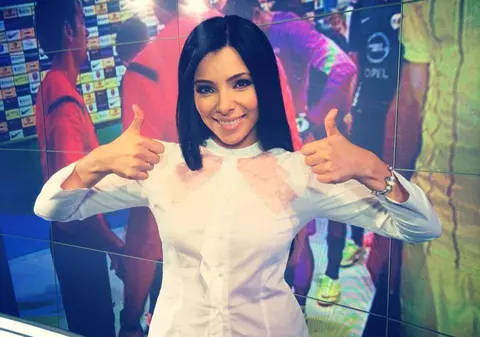 CÂT de BINE ARATĂ CORINA CARAGEA în COSTUM DE BAIE! O BRUNETĂ BUNĂ de TOT!