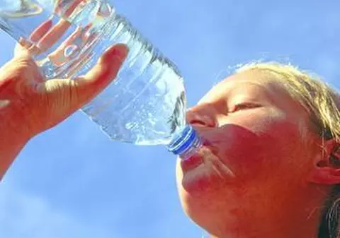 După ploi și inundații, vine canicula. Temperaturi de 37 de grade la umbră