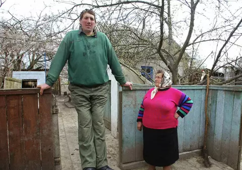 A murit ucraineanul care a fost declarat "cel mai înalt bărbat din lume". Leonid Stadnyk avea 44 de ani