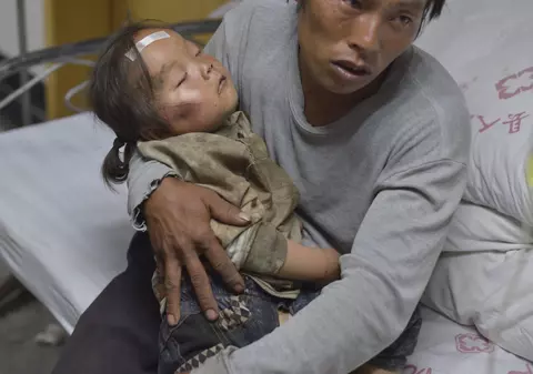 UPDATE | TRAGEDIE în CHINA! Peste 400 de MORŢI şi  2000 de RĂNIŢI, în urma UNUI CUTREMUR de 6,1