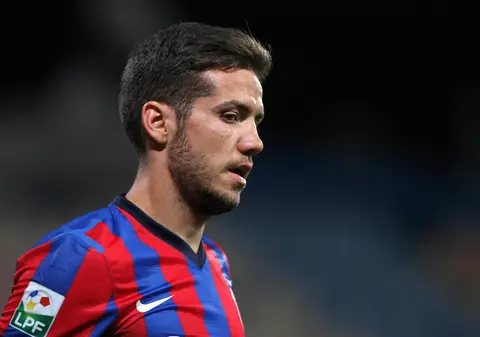 Steaua stă pe un butoi de pulbere! Săgeţi trimise către ”Poarta Albă” 