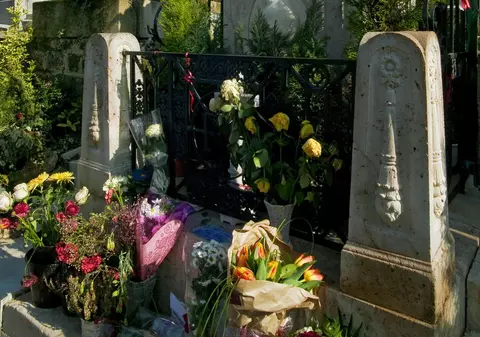 Locurile de veci, în era informatizării. CIMITIRELE din Iaşi se vor MUTA pe ONLINE