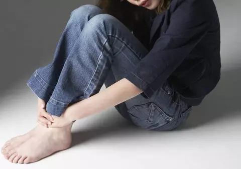 Asistent medical acuzat că a abuzat trei fetiţe în tabără