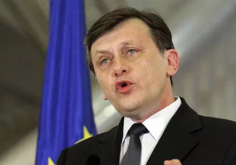 Antonescu: "O să văd dacă îl votez sau nu pe Iohannis"
