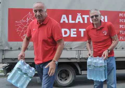 VIDEO / Dinamo ajută sinistraţii din Novaci cu apă plată