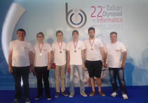 România, DE AUR la INFORMATICĂ. Patru elevi S-AU ÎNTORS acasă cu MEDALII