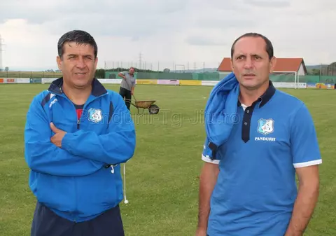 Tensiuni la Pandurii. Președintele Pârvulescu demisionează 