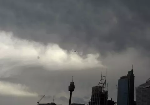 AVERTIZARE METEO de FURTUNĂ şi GRINDINĂ, în WEEKEND. Care sunt ZONELE VIZATE