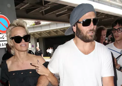 S-A RĂZGÂNDIT! Pamela Anderson NU MAI DIVORŢEAZĂ