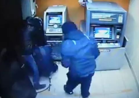 La 14 ani, e şeful unei bande de hoţi!