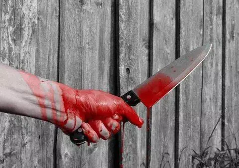 CRIMĂ TERIBILĂ! Şi-a ÎNJUNGHIAT mortal colegul, din cauza UNEI FEMEI