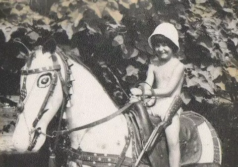 NU O RECUNOŞTI nici DACĂ ÎŢI SPUNEM cine E! MICUŢA asta ARE UNA dintre CELE MAI BUNE VOCI din MUZICA ROMÂNEASCĂ!