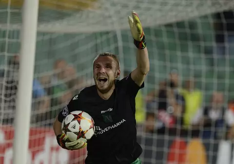 MOŢI: "La mine, la ţară, am stat prima oară în poartă. Mi-era greu să alerg!"