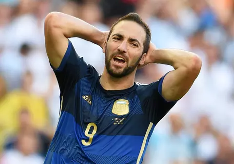 Declaraţie de dragoste!  ”Cred că orice jucător ar vrea să evolueze alături de un campion cum e Messi. Dacă ar veni la Napoli, ar fi grozav”, Gonzalo Higuain, atacant Napoli