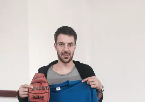 Fostul internațional Virgil Stănescu și-a donat obiectele personale în scop umanitar