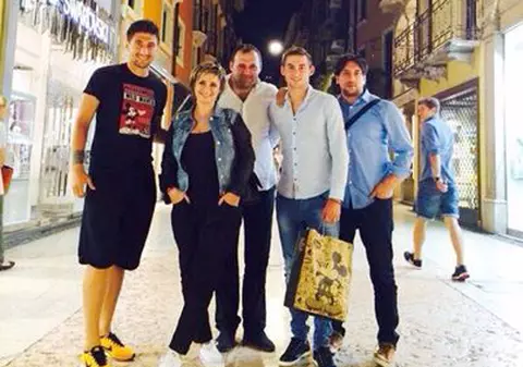 GALERIE FOTO / Anamaria Prodan a vrut să-l TAIE cu sabia pe un italian!
