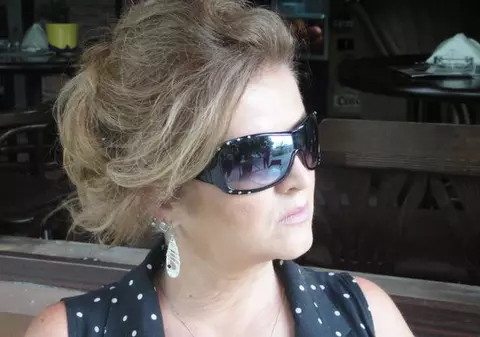 CARMEN RĂDULESCU se ţine BINE! Ce DECOLTEU AFIŞEAZĂ cântăreaţa! | FOTO