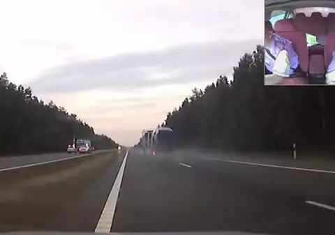 ÎNFIORĂTOR! Şofer BEAT, care CONDUCEA o PLATFORMĂ CU MAŞINI NOI, URMĂRIT DE POLIŢIŞTI! VIDEO