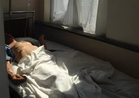 Pacienţii Spitalului de Urgenţă Craiova "FIERB" ÎN SALOANE | FOTO
