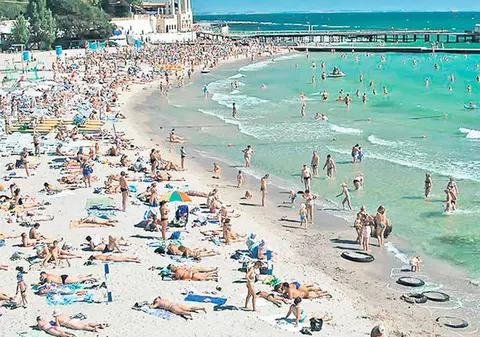 CEL MAI AGLOMERAT WEEKEND pe LITORAL! Peste 200.000 de turişti la malul mării!