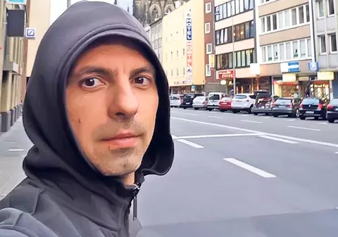 Dan Negru, vacanţă la nemţi cu haine de împrumut