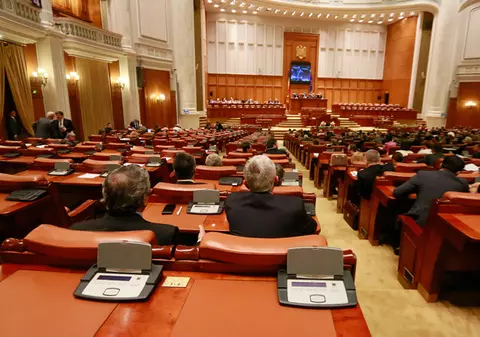 Cât tupeu! Senatorii şi-au luat şapte săptămâni de vacanţă