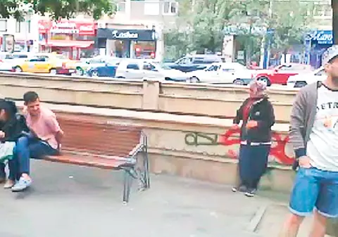 Hoţ prins după ce a fost lovit de un taxi