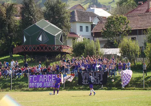 FC Argeș 1953, echipa lui Neaga și Schumi, mutată la Albota din cauza unui concurs... chinologic