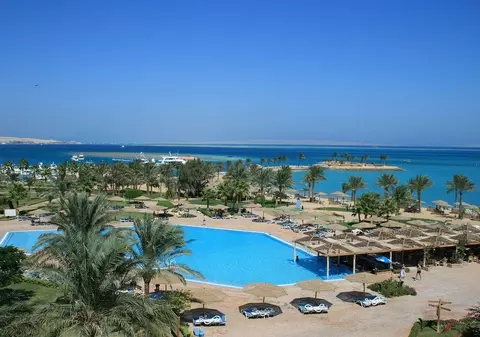 IDEI DE VACANŢĂ. La plajă pe coasta Mării Roşii în Hurghada