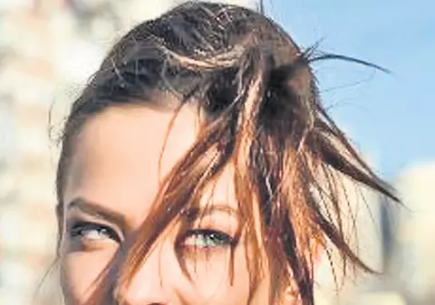 O româncă, noua Lauren Bacall a Hollywoodului. A fost aleasă pentru că seamănă cu ea