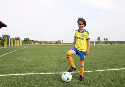 Fotbalistă la 9 ani și 9 luni. Povestea incredibilă a unei fetițe din România