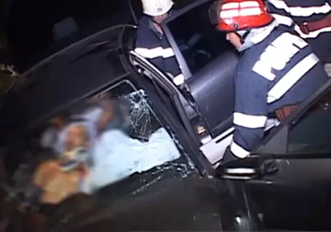 Accident grav în judeţul Cluj! Rudele victimei au sărit să-i bată pe medicii de pe ambulanţă | VIDEO