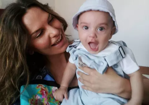 Oare va CĂLCA pe URMELE MAMEI LUI? Ce face BĂIEŢELUL ANNEI LESKO!