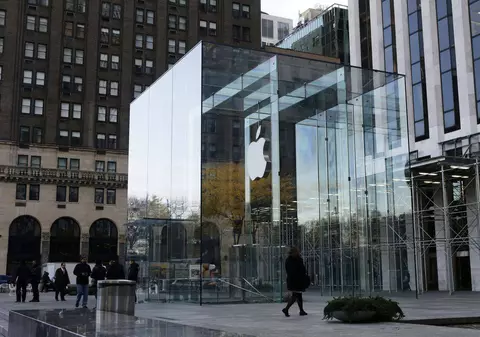 iPHONE 6 a fost SCOS la VÂNZARE. Primul australian care şi-a cumpărat telefonul A DAT CU EL DE PÂMÂNT | VIDEO