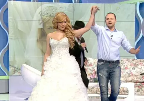 BEYONCE a îmbrăcat ROCHIA DE MIREASĂ. Cum îşi doreşte să ARATE ÎN ZIUA NUNŢII CU NICOLAE GUŢĂ?