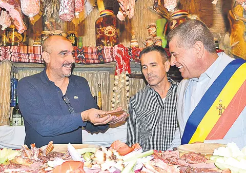 Fiul lui Fidel Castro, întâmpinat cu dedicaţii de lăutarii români