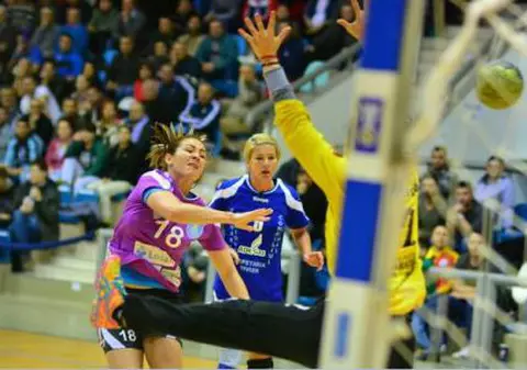 Corona Braşov a învins HCM Baia Mare, în derby-ul etapei a 5-a a Ligii Naţionale