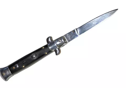 Un bătrân din Bistriţa-Năsăud şi-a înjunghiat fiul în inimă, în timp ce sărbătoreau ziua de naştere a victimei