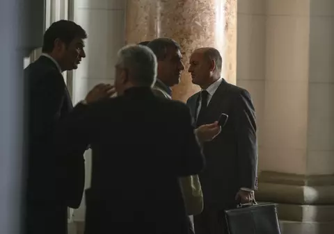 Un fost pușcăriaș dezvăluie cum se fac că muncesc frații Becali la Poarta Albă! VIP-urile stau câte doi în cameră, ceilalți condamnați trăiesc în condiții inumane, năpădiți de ploșnițe