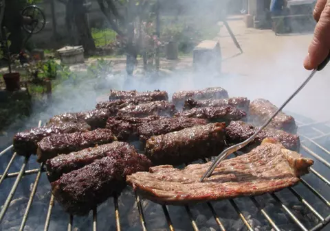 Incident cumplit de Rusalii. Un bărbat a luat foc în timp ce făcea grătar