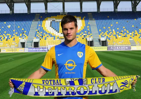 VIDEO / Petrolul a făcut primul transfer din perioada Mulţescu! A adus un fundaş central din Serie B