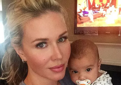 Te trec FIORI RECI pe şira SPINĂRII. O mamă şi-a ascuns copilul în WC, înainte să fie ÎMPUŞCATĂ